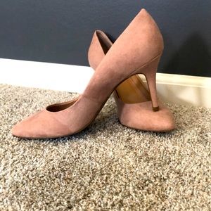 Size 9 blush suede pumps brand new